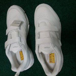 Reebok Women's sz 11W - Duty Proof - White